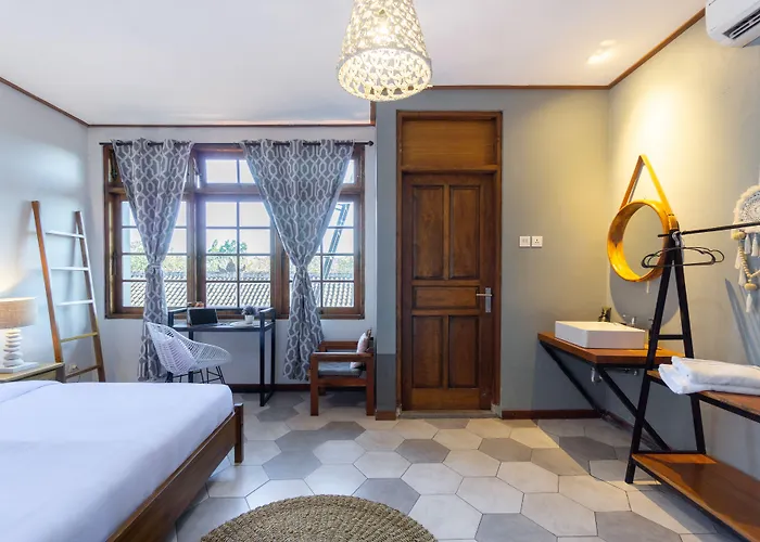 Interconnection Hostel *